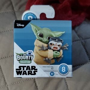 Star Wars Bounty Collection Green and Tan Figure